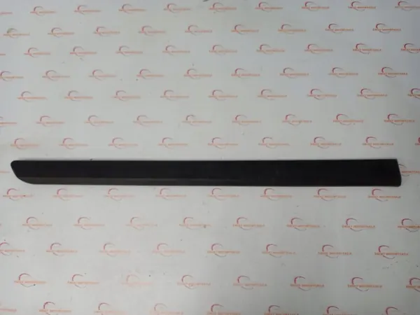 KIA SOUL 09r Oikea etuoven lista OEM osa image 2