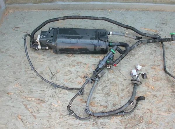 Toyota Rav4 V Gen Hybrid-Plugin bränsleångfilter OEM image 3