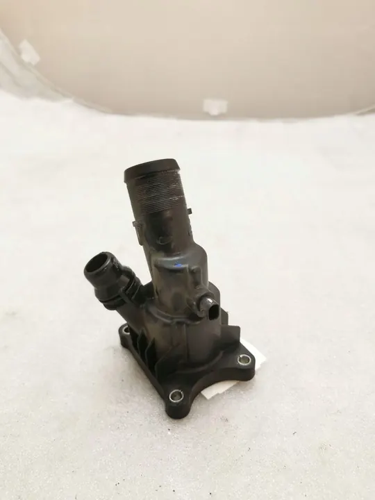 Volvo XC90 2018 Termostato / Carcasa image 3