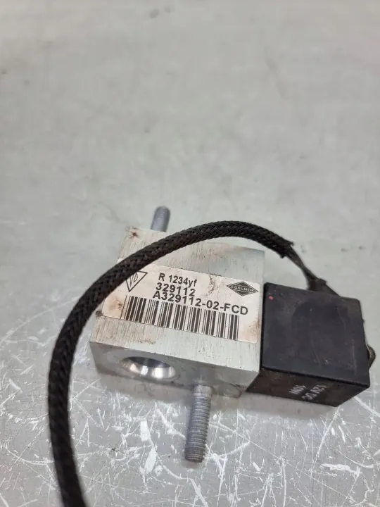 Soupape radiateur climatisation Porsche OE OEM 329112 image 5