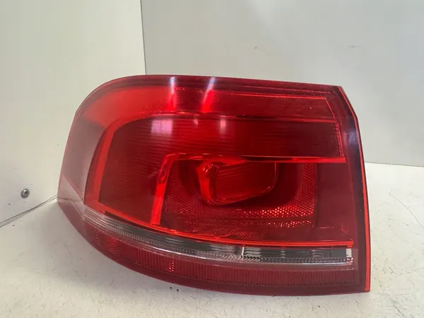 VW Passat B7 Kombi Luz Trasera Izquierda 3AF945095A image 4