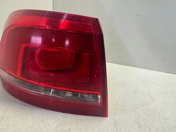 VW Passat B7 Kombi Luz Trasera Izquierda 3AF945095A image 5