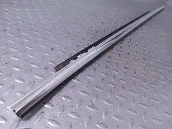 Takaikkunan lista OEM 4H4853764B Oikea puoli Audi A8 image 3