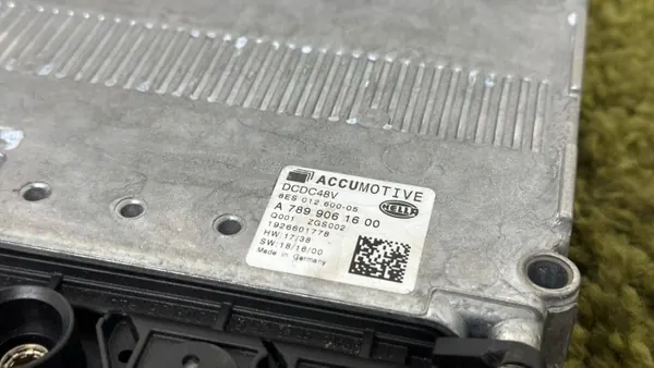 Convertisseur Module Tension OEM A7899061600 Avant image 3