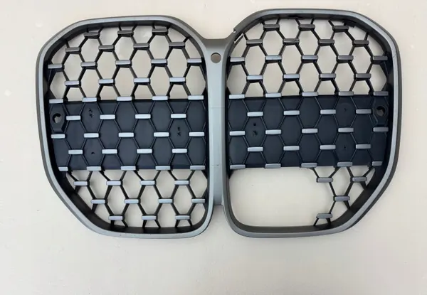 BMW IV 4 G22 G26 20R- Etupuskurin ritilä OEM image 2