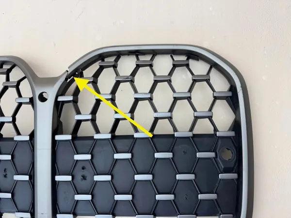 BMW IV 4 G22 G26 20R- Etupuskurin ritilä OEM image 5