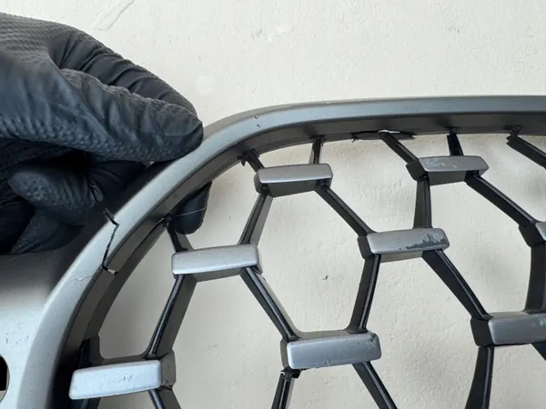 BMW IV 4 G22 G26 20R- Etupuskurin ritilä OEM image 7
