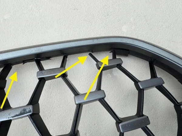 BMW IV 4 G22 G26 20R- Etupuskurin ritilä OEM image 8