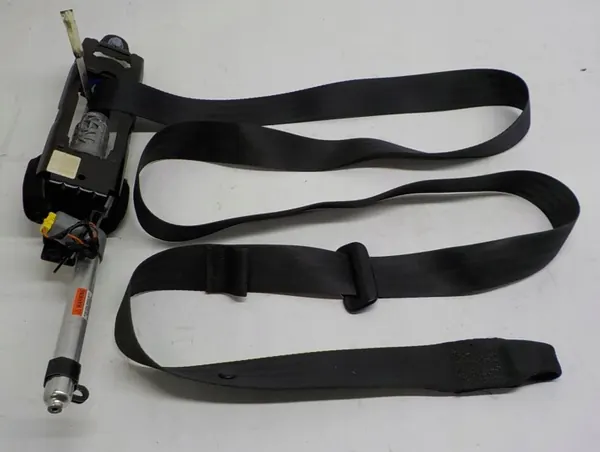Volvo C30 turvavyön kiristin OEM 31267314 Vasen image 2