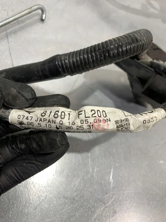Pince borne positive Subaru OEM FBZ18151 image 3