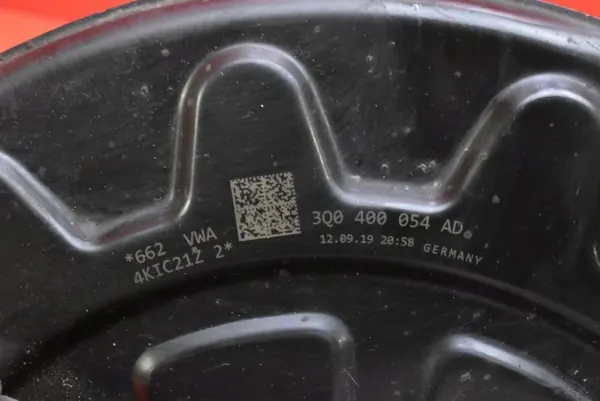 Roulement de moyeu avant droit OEM 5Q0407258C image 9