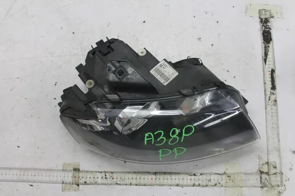 AUDI A3 8P Faro Derecho 8P0941004L image 2