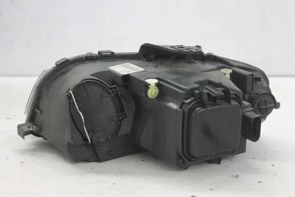 AUDI A3 8P Faro Derecho 8P0941004L image 4