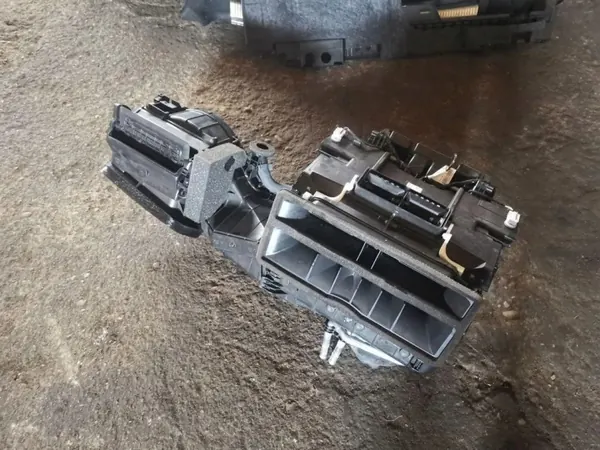 Heizungskern Audi A7 OEM 4G1816005B - Gebraucht image 4
