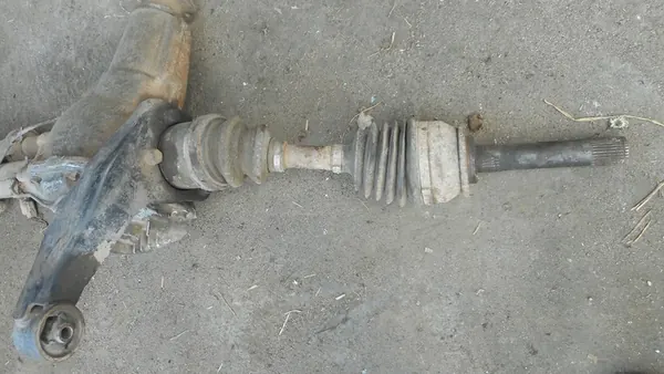 Mitsubishi Pajero Rear Differential image 2