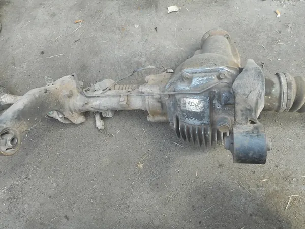 Mitsubishi Pajero Rear Differential image 4