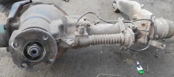 Mitsubishi Pajero Rear Differential image 5