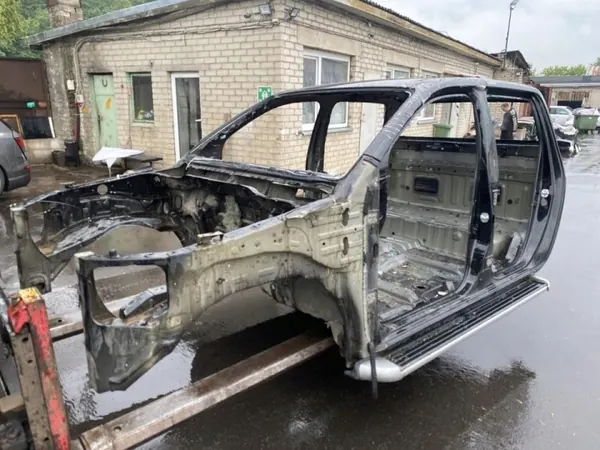 OEM 259001 Kaross Nissan NP300 Navara 2016 Begagnad image 2