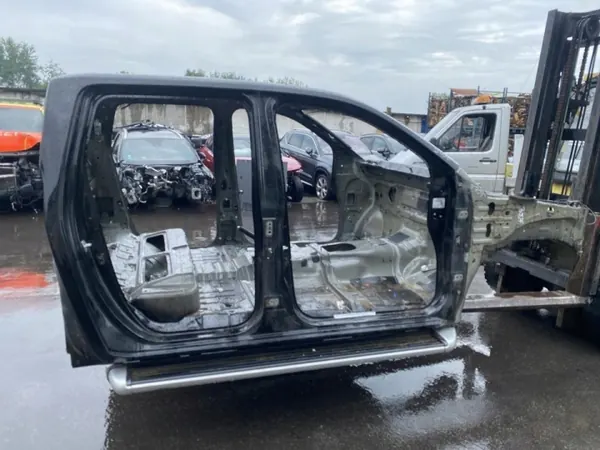 OEM 259001 Kaross Nissan NP300 Navara 2016 Begagnad image 3