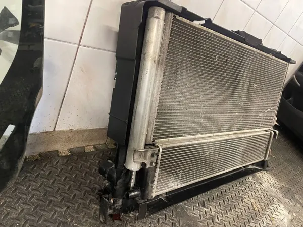 Juego de Radiador OEM FAH12987 para Lexus NX/RAV4 image 3