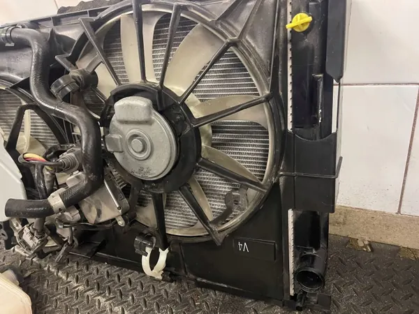 Juego de Radiador OEM FAH12987 para Lexus NX/RAV4 image 5