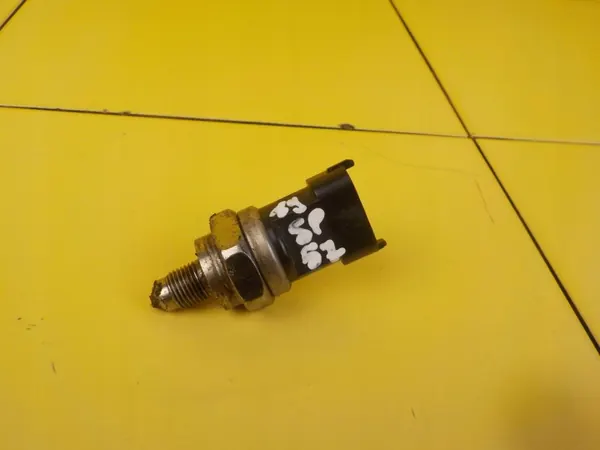 Porsche Kraftstoffdrucksensor OEM 94860623000 image 2