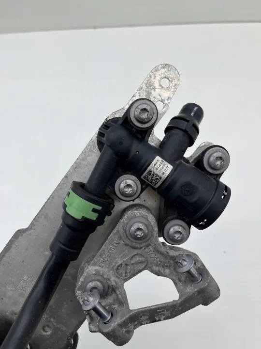 BMW 5 G30 G31 Oliekoelerleidingen OEM 8570062 image 5