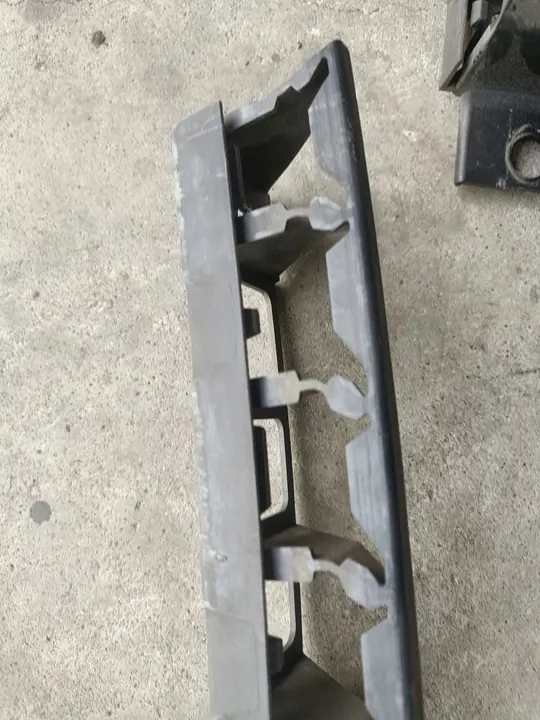 Suporte de para-choque traseiro Skoda Octavia III 12-16 HB 5E5807863 image 6