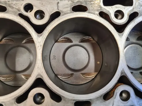 Moottorilohko Kampiakseli Männät 1.8 F18D4 OEM image 5