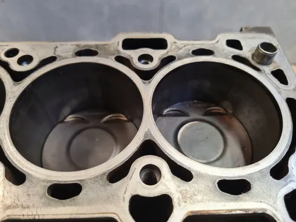 Moottorilohko Kampiakseli Männät 1.8 F18D4 OEM image 8