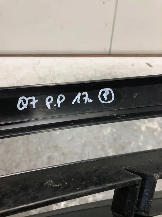Griglia paraurti anteriore destra Audi Q7 4L 4L0807682D image 6
