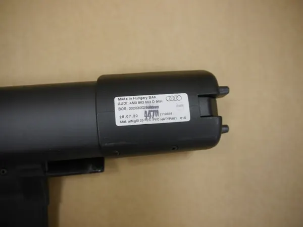 AUDI Q7 4M Tailgate Roller 4M0863553D image 2