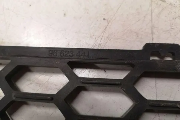 Rejilla de parachoques central CHEVROLET CAPTIVA 96623441 image 3