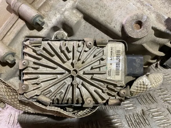 Caja de transferencia Land Rover OEM HPLA7K780AD - Usado image 5