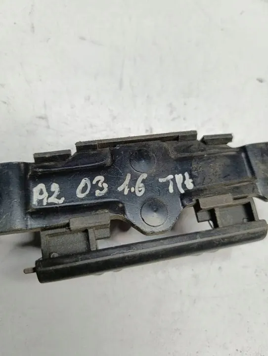 Cerra maletero Audi A2 OEM awd84f16584 - Usado image 3