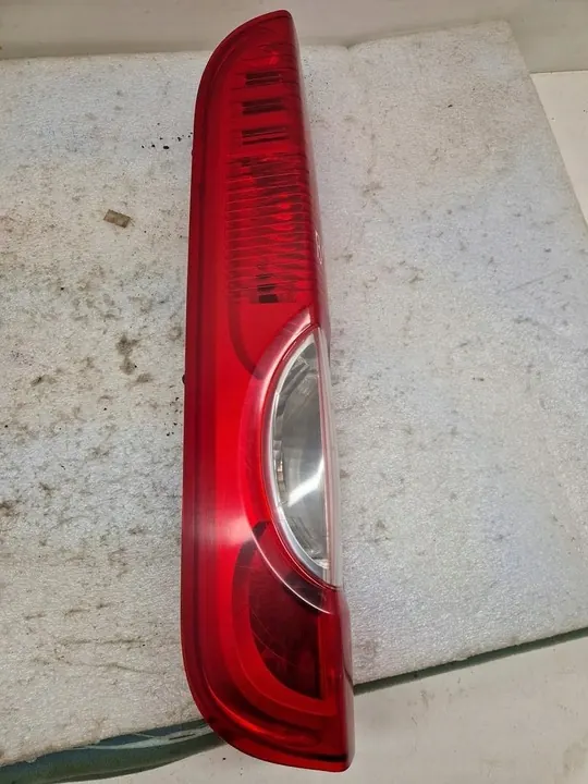 Luz Trasera Izquierda Trafic II Vivaro A 8200415250 image 2
