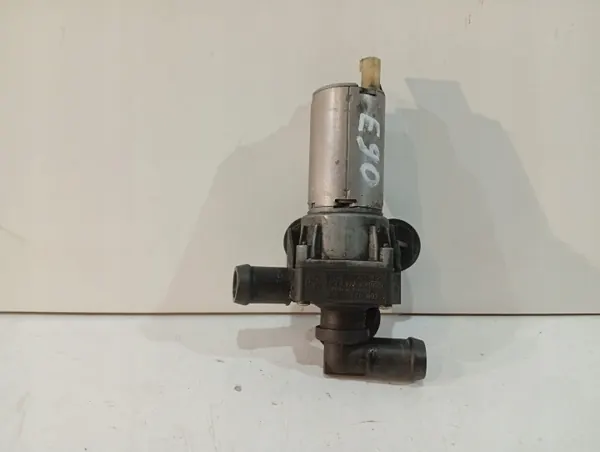 Pompe à eau BMW OE OEM 64116928246 - Occasion image 2