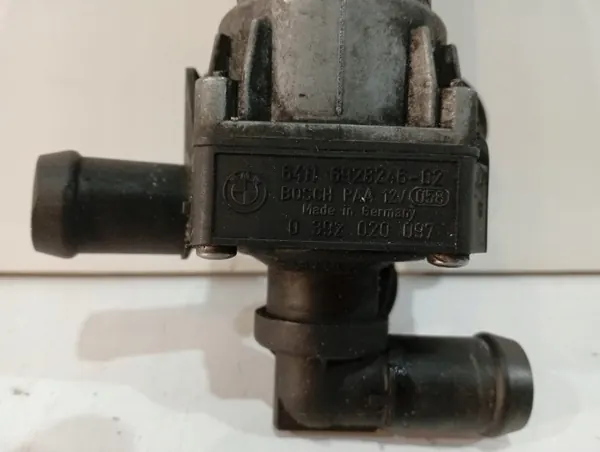 Pompe à eau BMW OE OEM 64116928246 - Occasion image 3