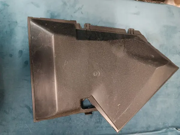 BMW X6 F16 Sisäilmansuodinkotelo OEM 9245587 image 2