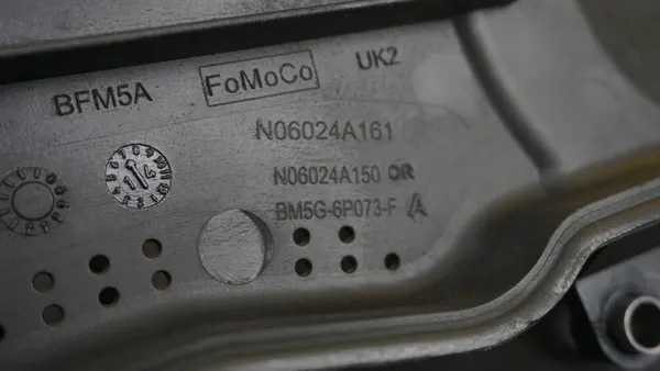 Cubierta de distribución Ford OE BM5G-6P073-FA 1.6 Ti-VCT image 3