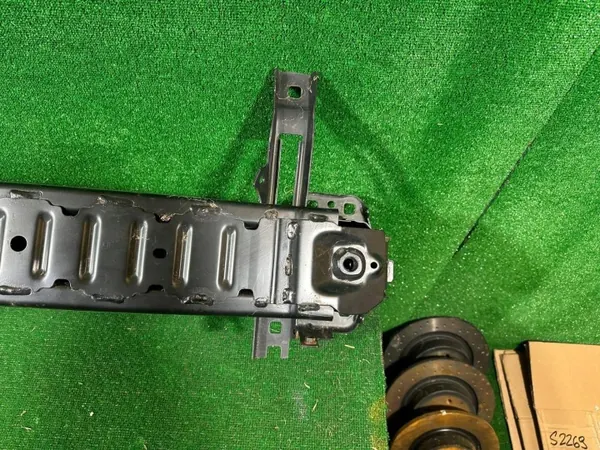 Viga do para-choques dianteiro Ford Fiesta MK8 OEM PIA02F0128 image 5