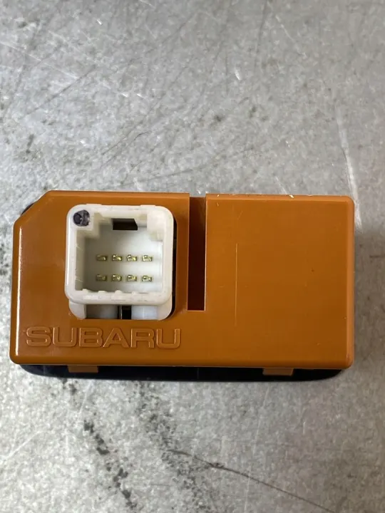 Enchufe USB Subaru OEM FBZ17603 - Pieza Usada image 3