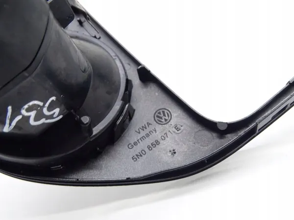 Radion Kehys & Tuuletusritilät OEM 5N0858071E VW Tiguan image 4