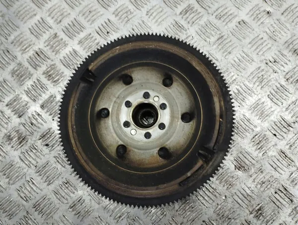 Volkswagen PASSAT B5 1997 Conjunto de embreagem OEM 058141031E image 6