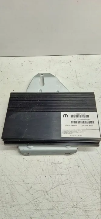 Amplificateur audio Dodge Durango 2017 OEM 68267306AB image 2