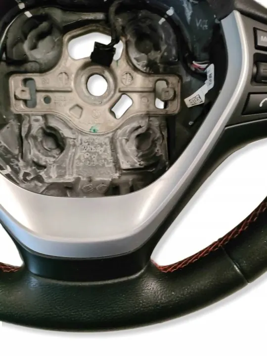 Volante BMW F20 Multi Puntada Roja OEM image 3