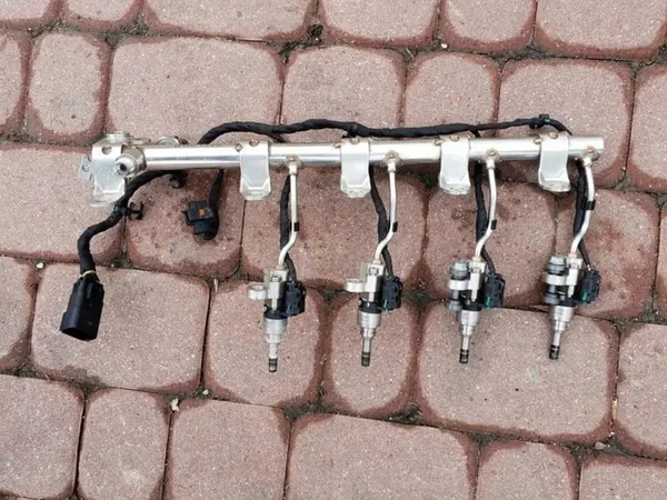 Injecteur Opel Zafira C 55490059 1.6T image 1