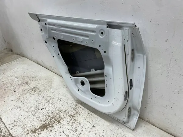 TESLA MODEL 3 17- Vänster Bakdörr image 8