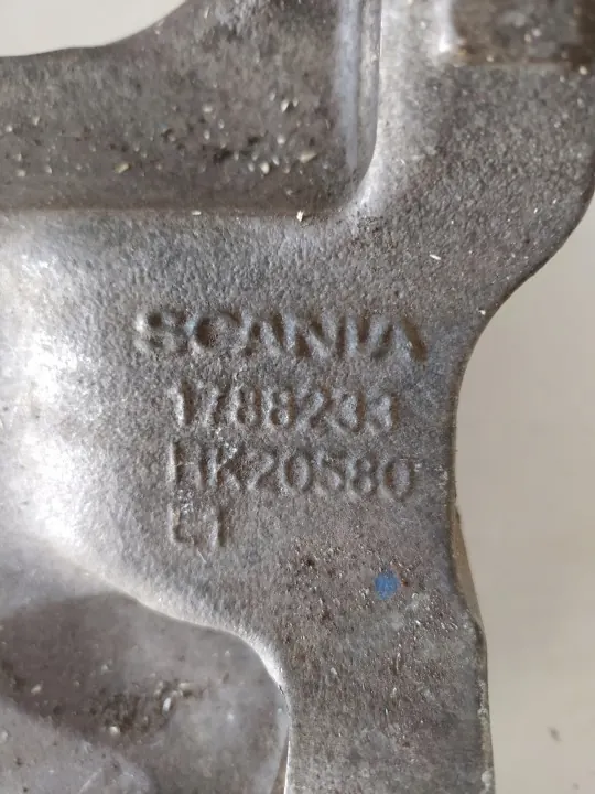 Scania R ohjaamon kiinnitystorni OEM 1788234 1788233 image 4