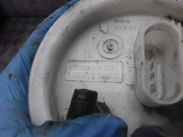 Bomba de combustível Audi A3 8L 1.6 image 3